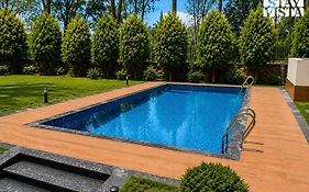 Stayvista At Solitude In The Woods- 4Bhk Villa With Private Pool, Kids Play Area, Sohna